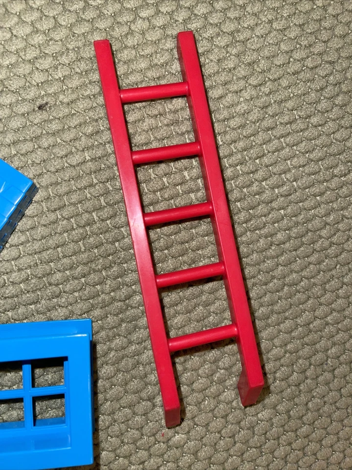 Lincoln Logs BLUE WINDOW And Chimney - Red Ladder- PARTS Lot of 3 Replacement - Image 4 of 4