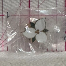 Trillium Flower White  Lapel Pin