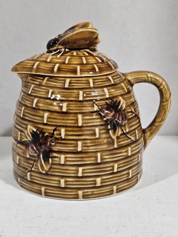 Vintage~Ceramic Beehive Honey Jar/Pitcher With Lid and Handle ~ 3D Bees