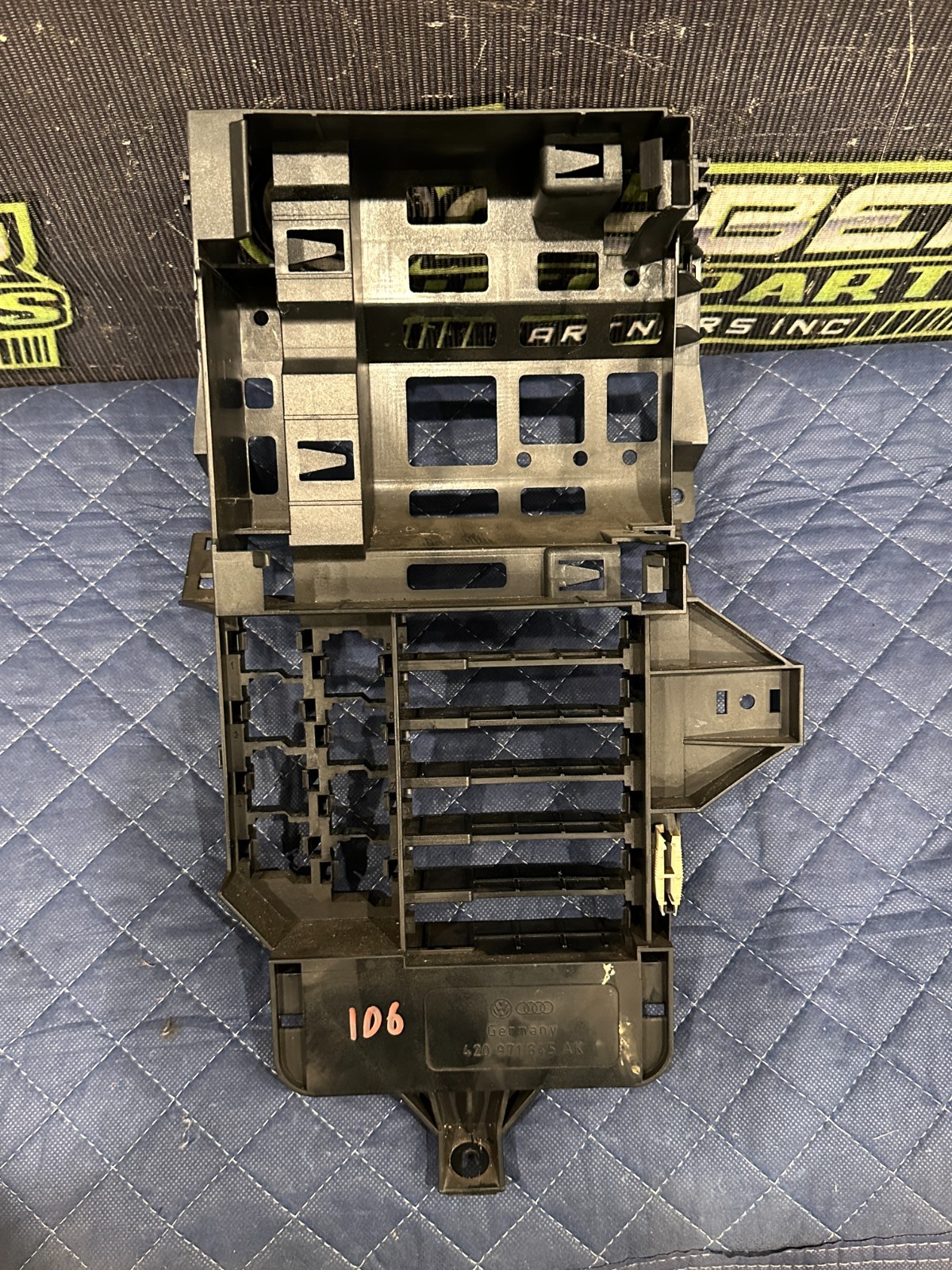 2014 AUDI R8 SPYDER MODULE MOUNTING BRACKET 420 971 845 AK