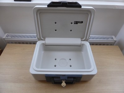 Aufbewahrungsbox Safe Sentry grau Modell 1100 mit Schlüssel