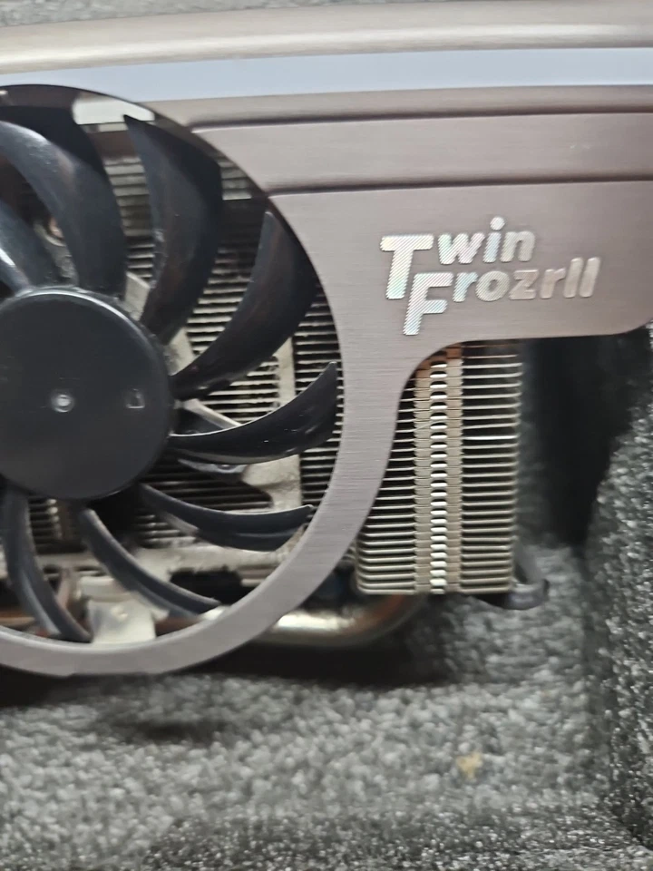 MSI NVIDIA GeForce GTX N465TX Twin Frozr II 1GB GDDR5. PCI Express 2.0 Foto 2 de 4