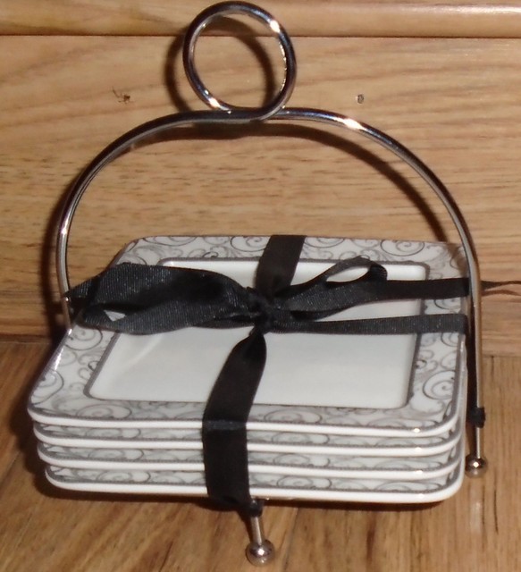 Ciroa Set of 4 Square Appetizer Plates in Wire Stand Wrapped in