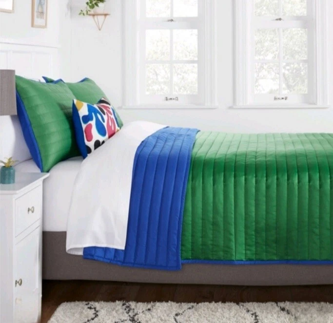 Room Essentials, Full/Queen, Satin Quilt, Color-Dark Green 86''x90'' - Image 4 of 4