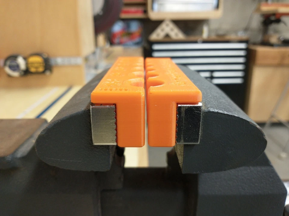 Bloque de abrazadera Manitou para la mayoría de las horquillas y amortiguadores - Alternativo, con imanes Foto 4 de 4