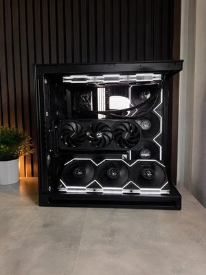High-End Gaming PC: Ryzen 7 9800X3D, 48GB DDR5, 2TB 1000w RTX 5080