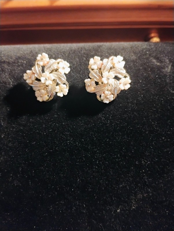 Vintage Pair of White Flower Clip On Earrings Gold Tone