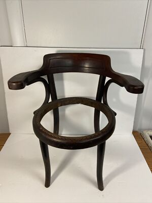 antique fishchel children's chair needs repair