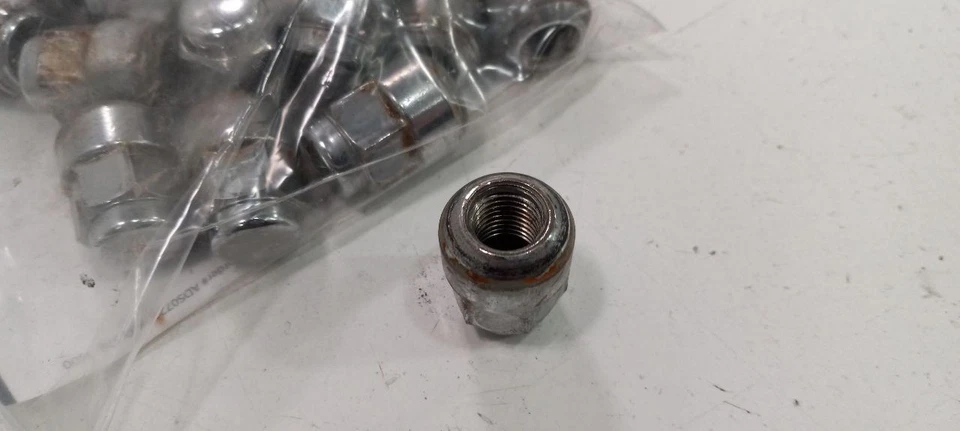 Juego de tuercas Acura TSX 2014 2013 2012 2011 Foto 2 de 4