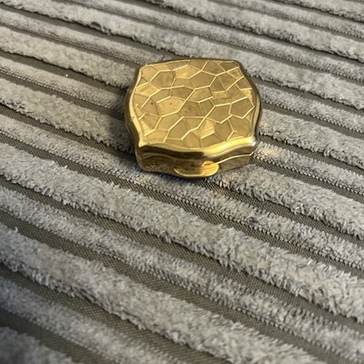 Vintage Stratton goldfarbene Pillendose Schmuckstück mit Mini Zange Made in England