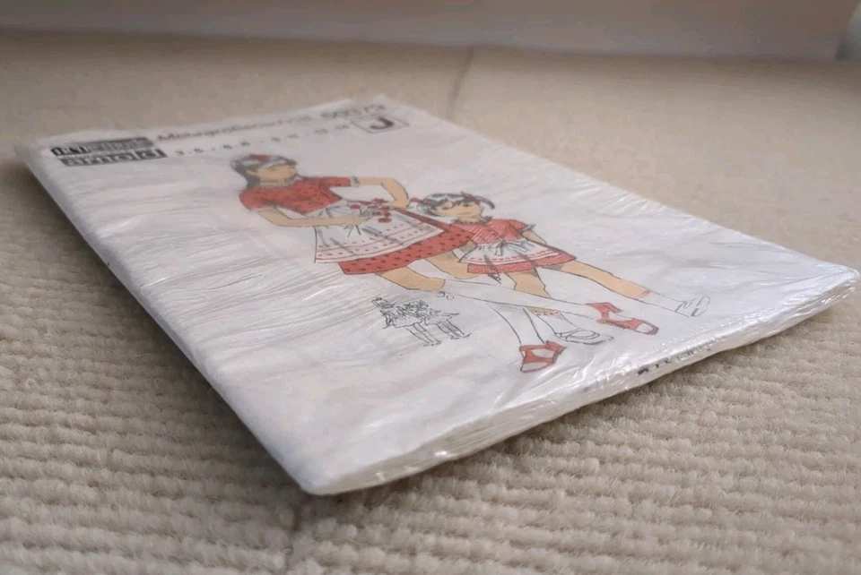 Neue Mode Arnold 50379 German Dirndl Girls Ages 3-14 UNCUT SEALED - Image 3 of 4