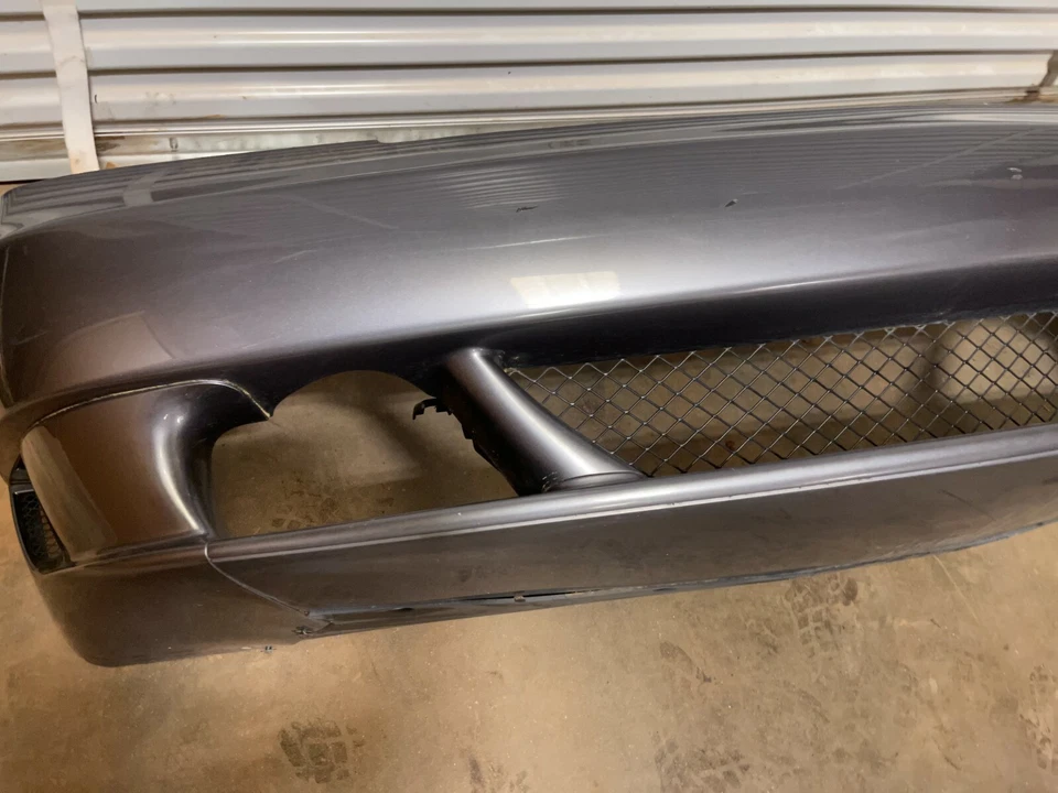 Panel de cubierta de parachoques trasero Maserati Coupe GT 2005-2007 con rejilla central OEM Foto 4 de 4