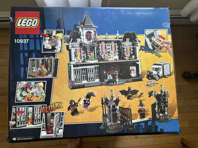 LEGO DC Comics Super Heroes: Batman: Arkham Asylum Breakout (10937