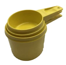 Tupperware Measuring Cups Set of 3 Yellow Lot Plastic Stacking Nesting Vintage