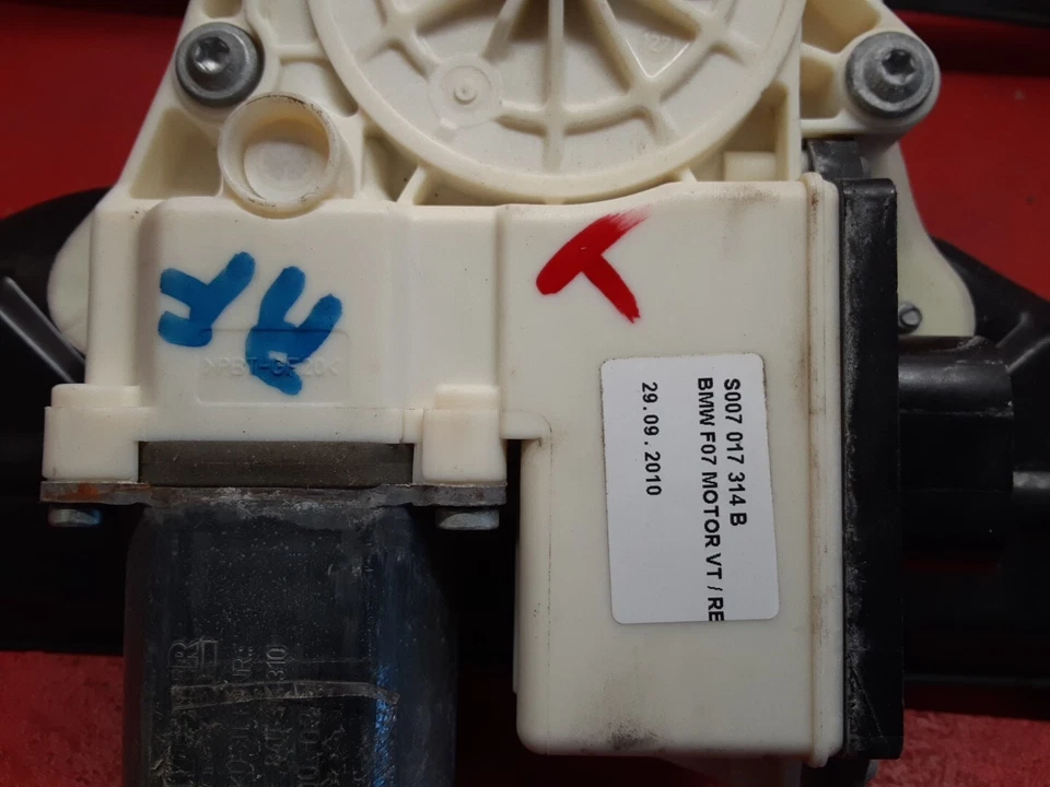 2010-2017 BMW 535i GT Window Regulator W/ Motor Assembly Front Right 51337197920 - Image 4 of 4