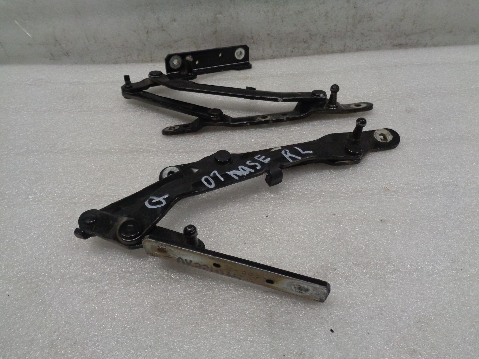 05-08 Maserati Quattroporte M139 Rear Trunk Support Hinge Pair Set OEM AK221035