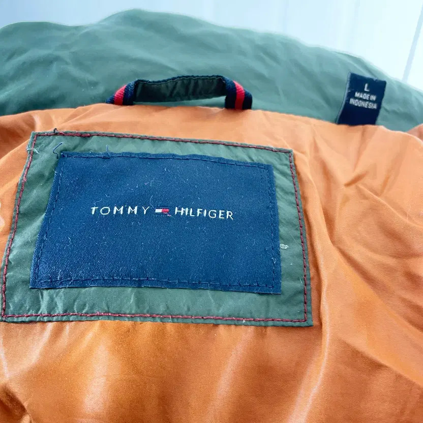 H1 Tommy Hilfiger Old School Khaki Puffer Jacket 105-110 thumbnail 5