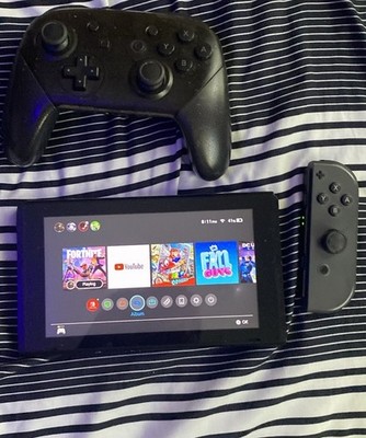 Nintendo Switch Handheld Console Tablet Gray Joy-Con & Black Wireless Controller