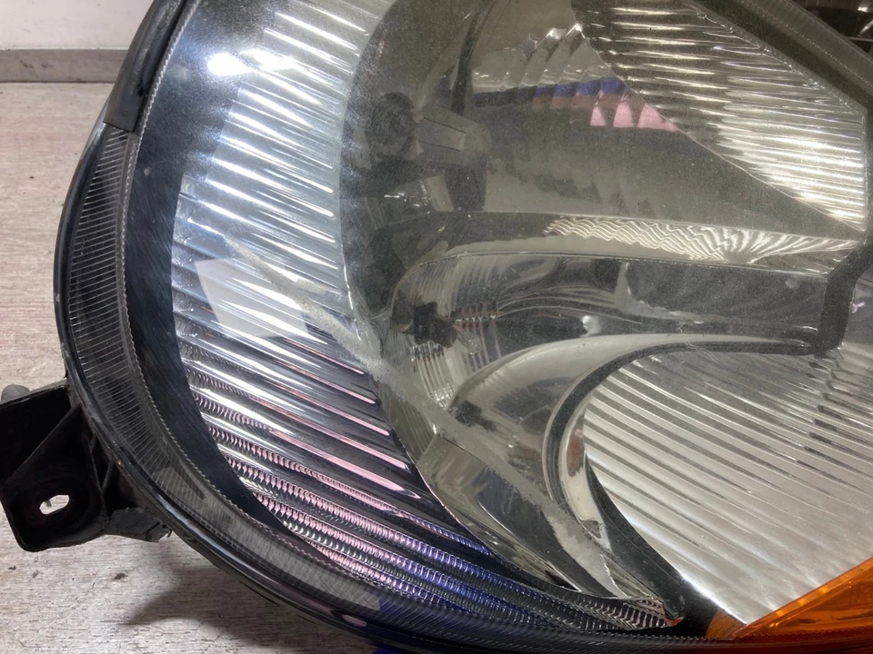 Par de faros delanteros Ford Ka 2005 del lado del conductor y del pasajero Foto 4 de 4