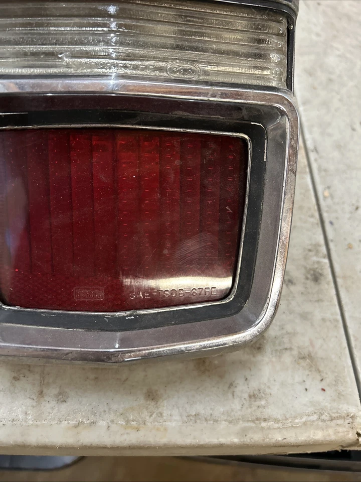 Ford Fairlane 1967 luz trasera Foto 4 de 4