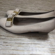 1354 Salvatore Ferragamo fabric bow logo heels slip on shoes NATURAL sz 9 Damage