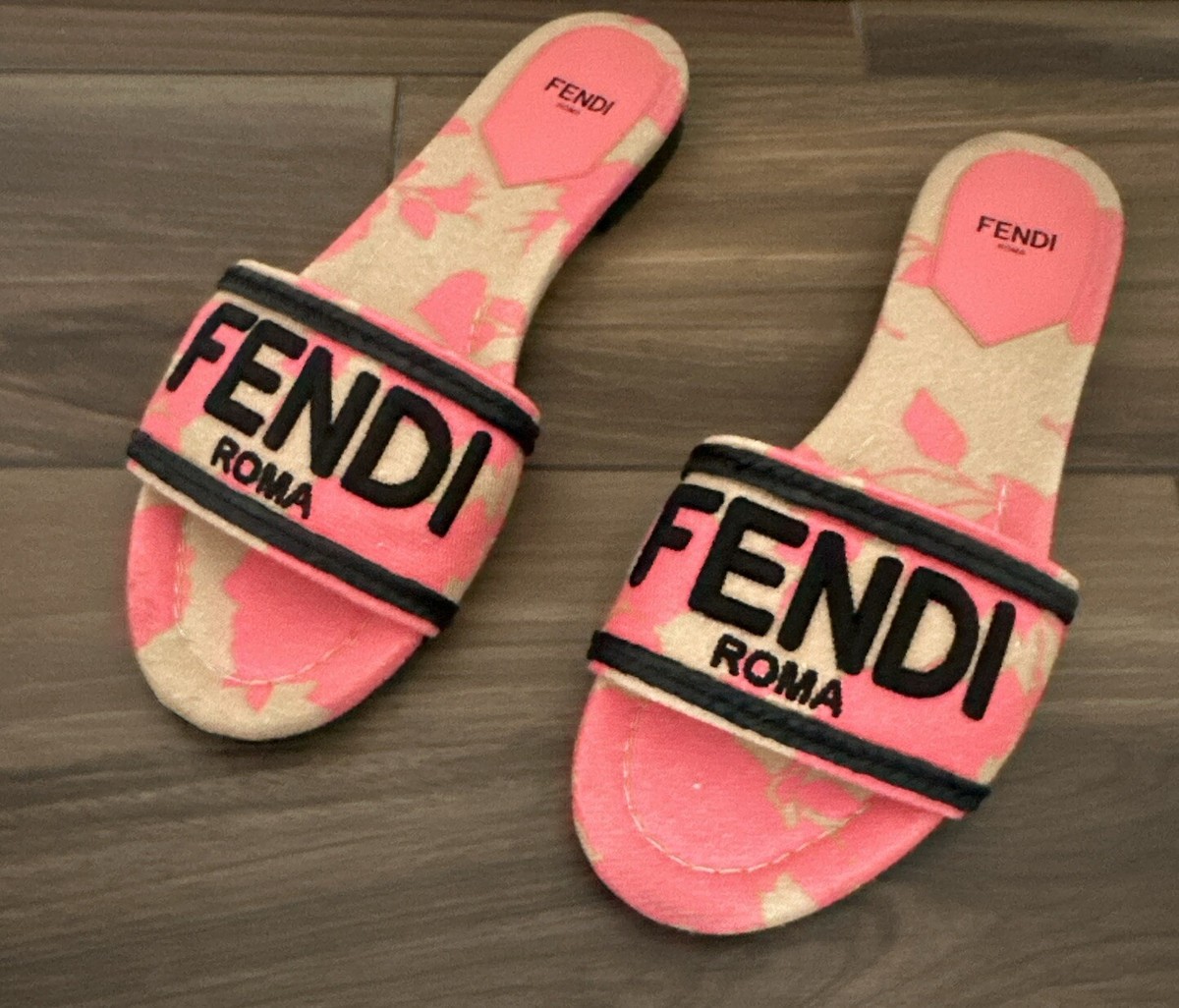 FENDI サンダル 37.5 FENDI Women's Signature Canvas Slide Sandals Pink Size 37.5
