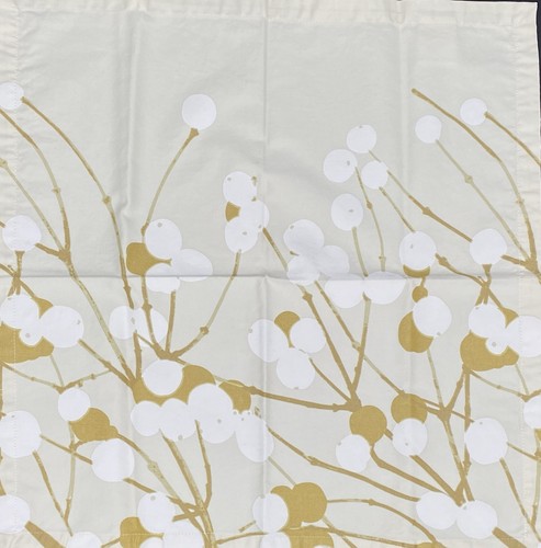 Crate & Barrel MARIMEKKO LUMIMARJA Ivory 60” X 108”Cotton Tablecloth & 4 Napkins - Picture 4 of 7