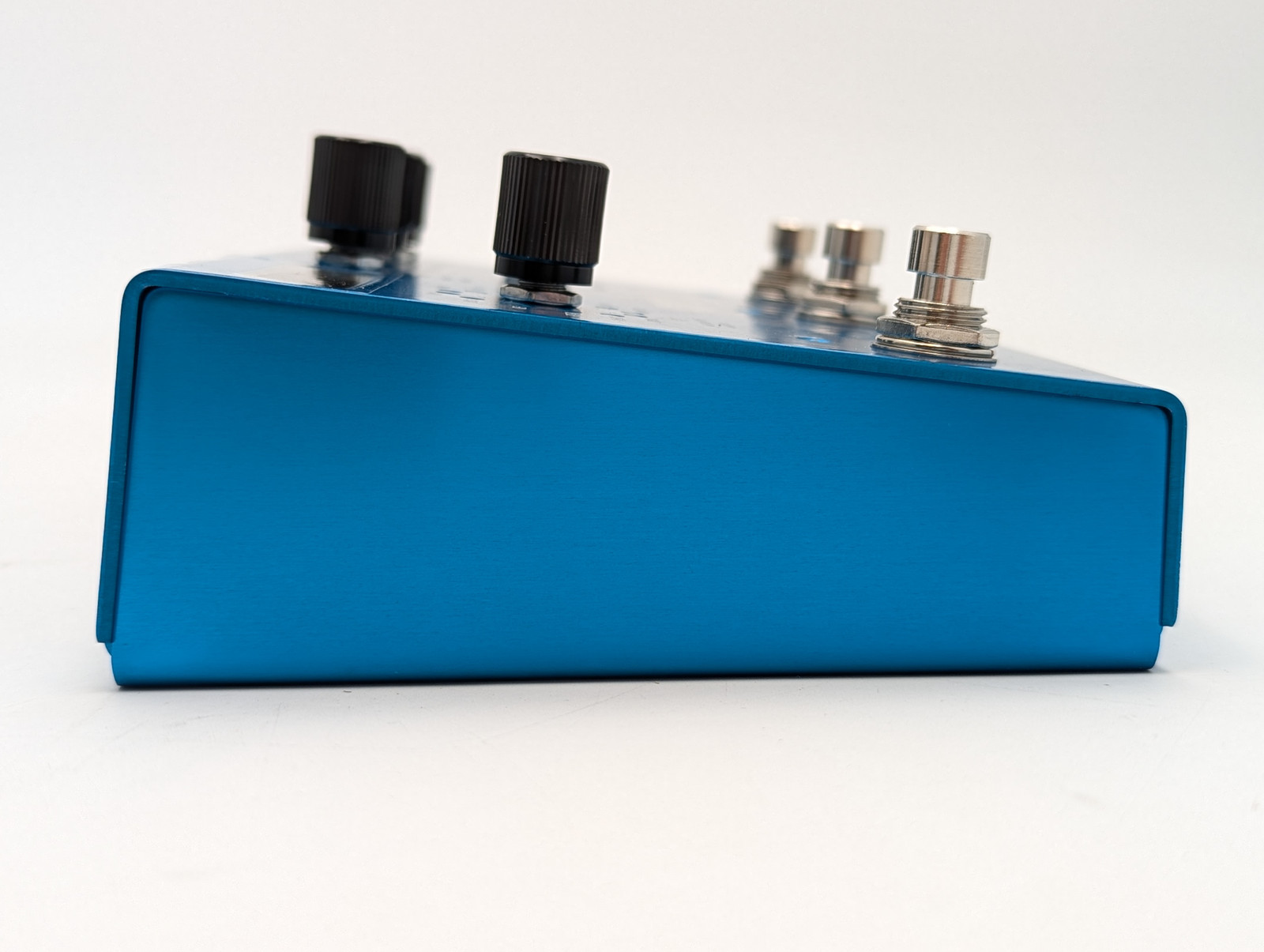 Strymon Mobius Multidimensional Modulation Effect Pedal for Guitars - Blue