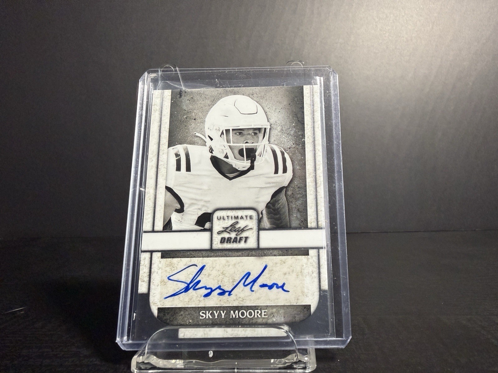 Skyy Moore Leaf Ultimate Draft Black & White Autographs #SM1 Base
