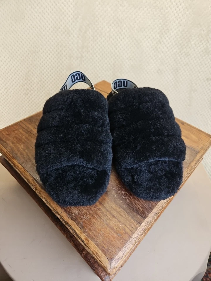 UGG Fluff Yeah Slide Slippers Women's Black Comfy Sz 9 (40) Excellent Condition - Image 3 of 4