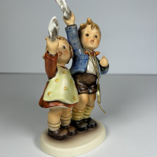 Goebel Hummel "Auf Wiedersehen" #153 Figurine Final Issue TMK8 5.5” Tall 2000 - Picture 2 of 11