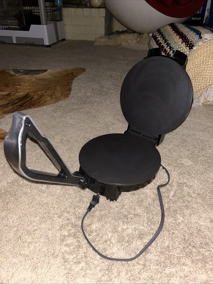 Brentwood Stainless Steel Non-Stick Electric Tortilla Warmer Maker, 10'' (Used) - Image 2 of 4