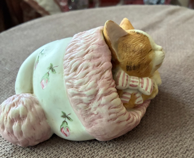 Mann Vintage Shelf Music Box Cat 1982 "Memory"