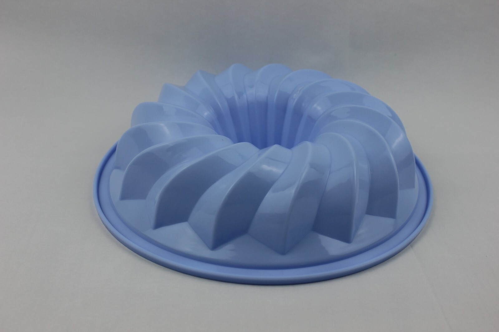 Silicone Ring Cake Mould Spiral Fluted Bunt Swirl Baking Cake Tin 10.5