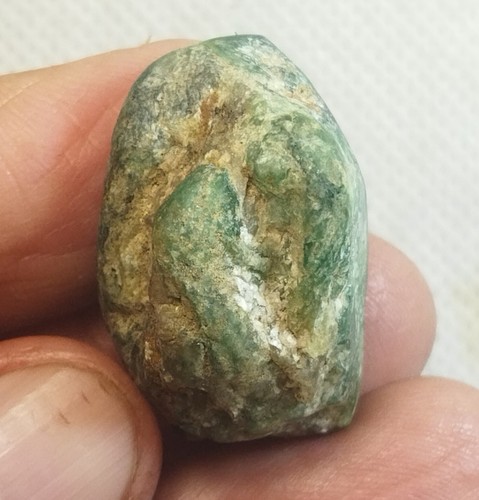 Esemplari di Cristallo di Cianite 89 Cts Colore Verde Smeraldo dall'Afghanistan - Foto 5 di 5