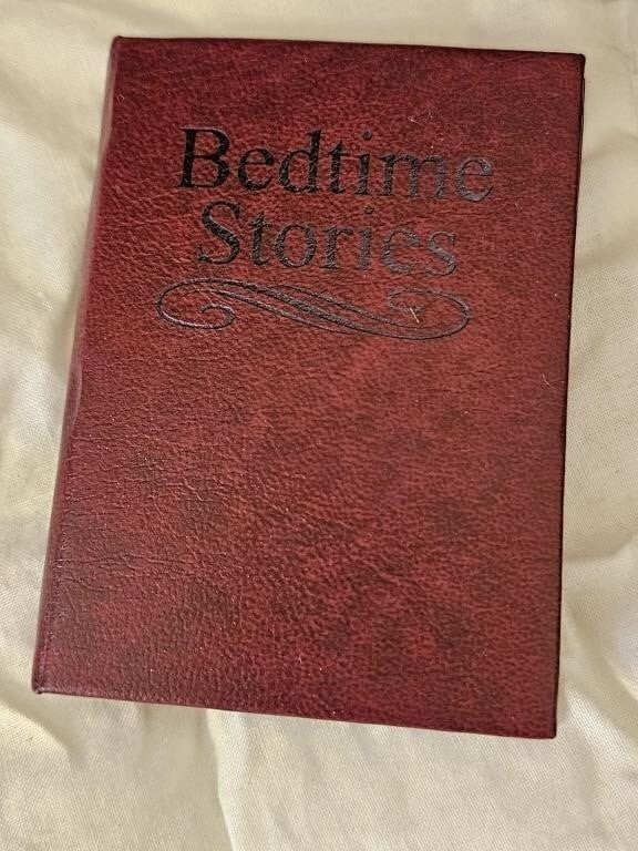 American Girl Kit Kittredge w Queens Treasure Wood Case Bedding