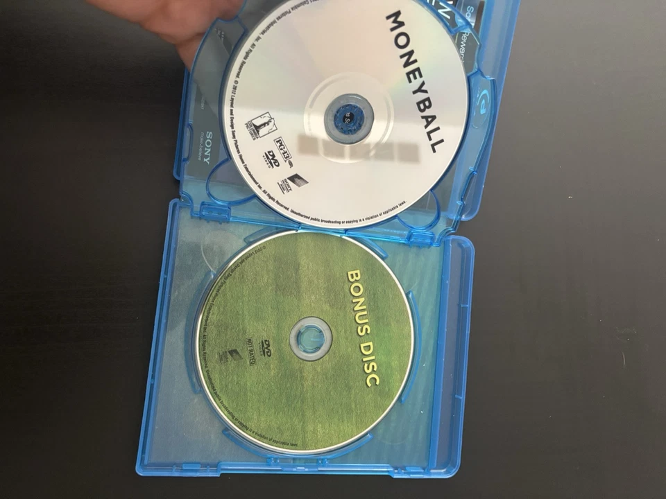 Moneyball 3-Disc Combo Pack Blu-ray + DVD + Bonus DVD (2011) Brad Pitt - Image 4 of 4