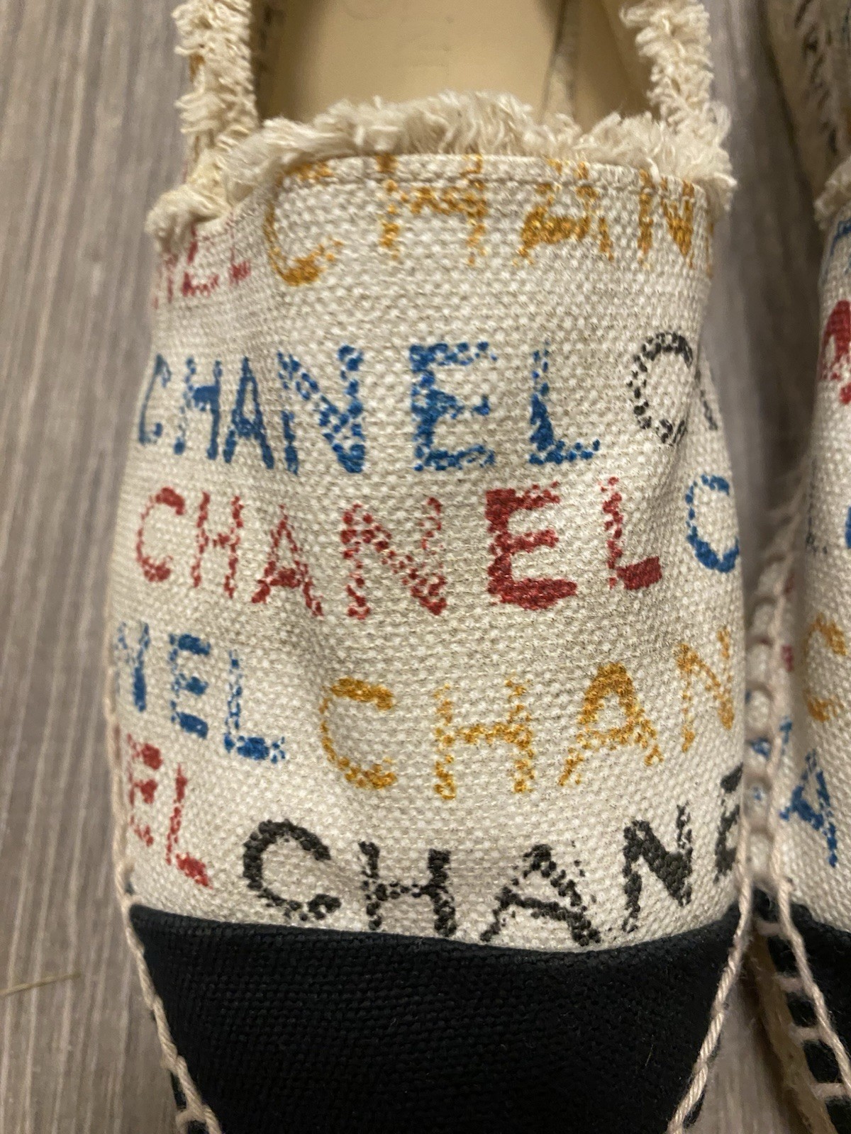 CHANEL Graffiti Interlocking CC Logo espadrilles … - image 8
