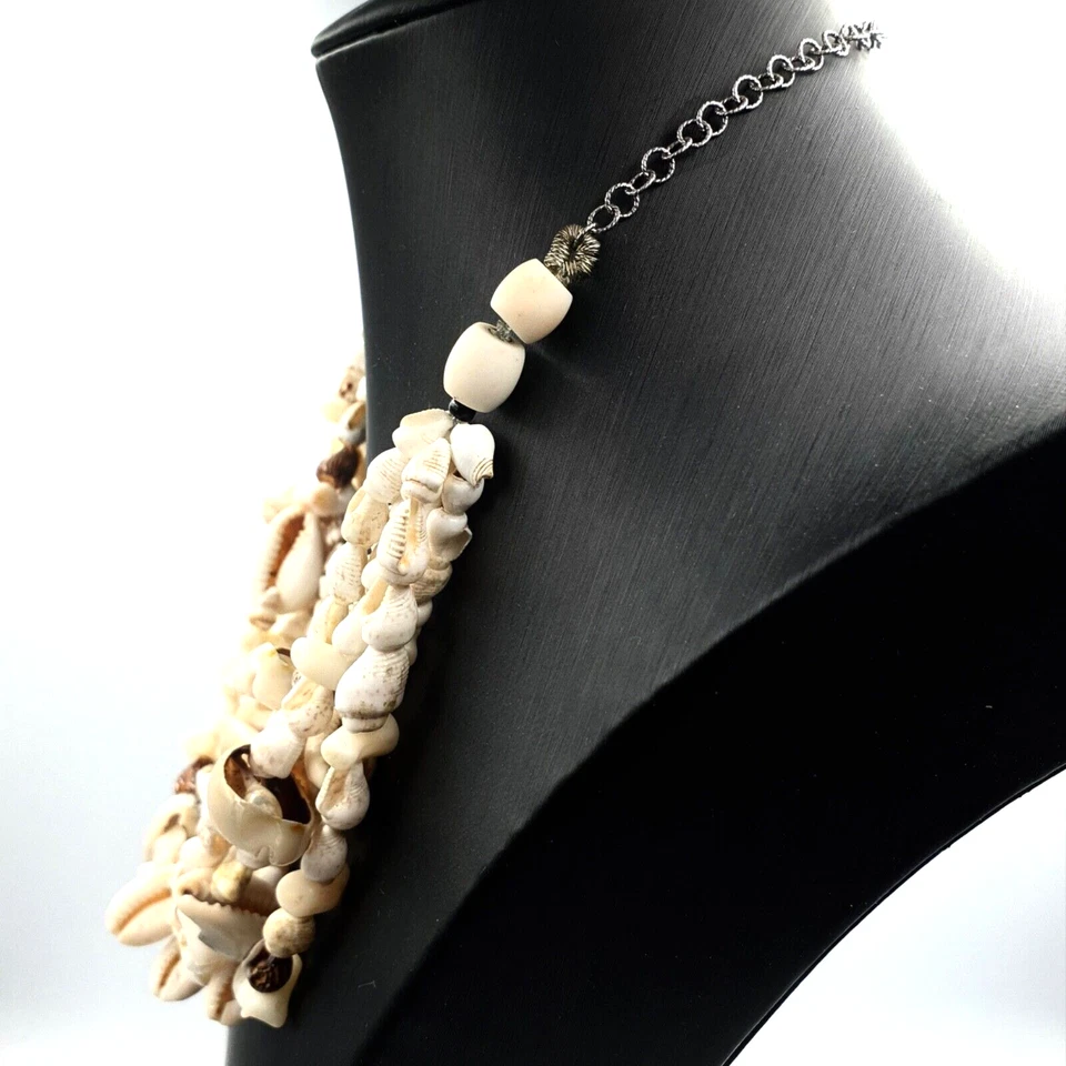 Collana vintage anni '70 con conchiglie corallo bianco argento 925 Made in Italy - Immagine 2 di 4
