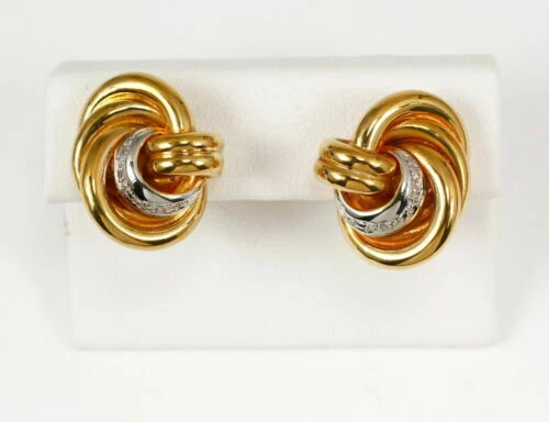 Orecchini con diamanti di colore fantasia in oro giallo diamante