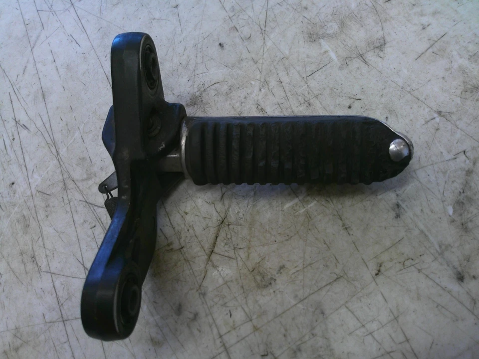 Clavija del conductor delantera derecha Suzuki Katana 600 GSX600F 2006-2007 Foto 4 de 4