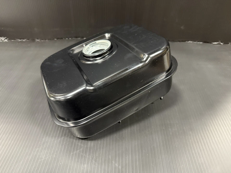 NEW OEM Subaru Robin 277-60102-11 Fuel Tank 14829 - Image 2 of 4