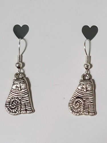 Alice in Wonderland inspired hand crafted silver plated tibetan silver earrings - Picture 2 of 8