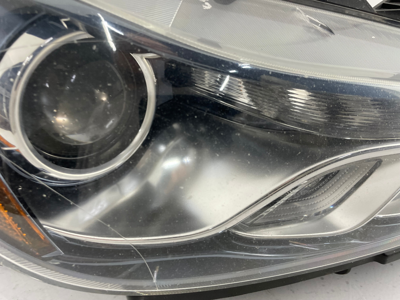 OEM | 2014 -- 2019 Maserati Ghibli HID Xenon LED Headlight (Right/Passenger)