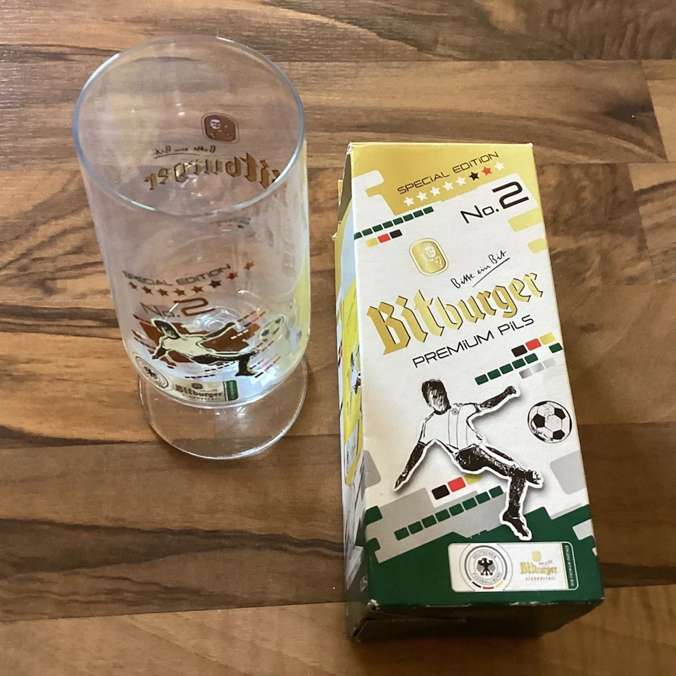 Bitburger Premium Pils Bierglas Special Edition No. 2 Fußballmotiv OVP - Bild 1 von 4