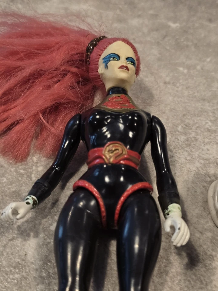 Figura de acción de colección 1984 Galoob Dragon Queen Golden Girl Guardianes con casco Foto 3 de 4