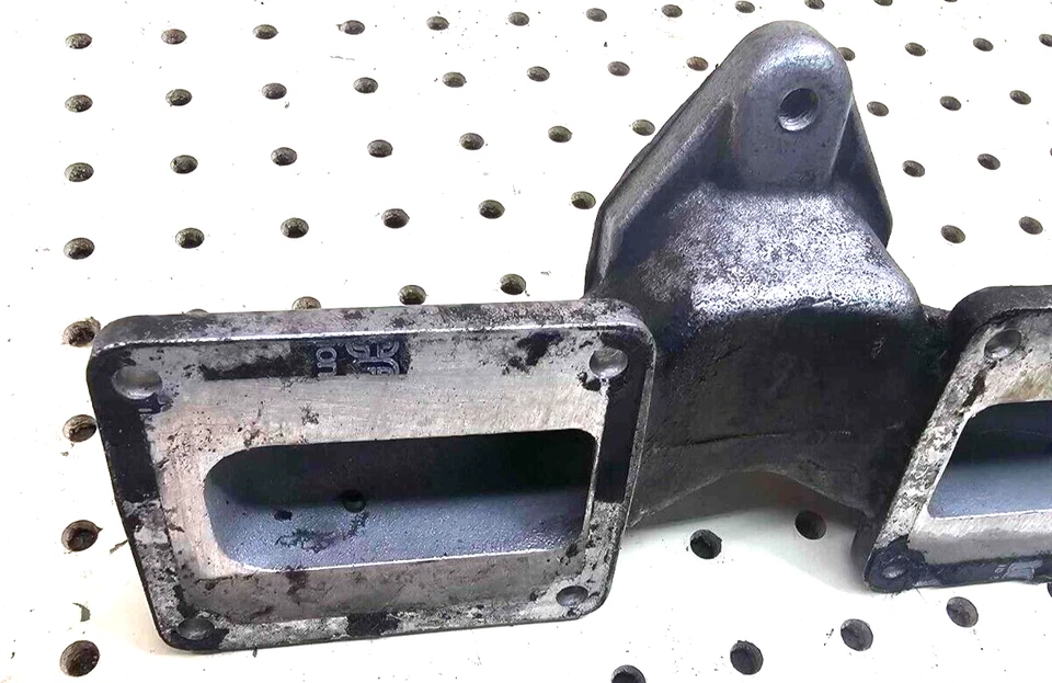 Colector de admisión Yamaha Sr540 1982-1991 OEM 8R6-13565-00-00 Foto 2 de 4