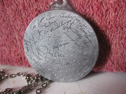 VINTAGE 1976 PHILLIES MEDALLION AND CHIAN - Picture 3 of 5