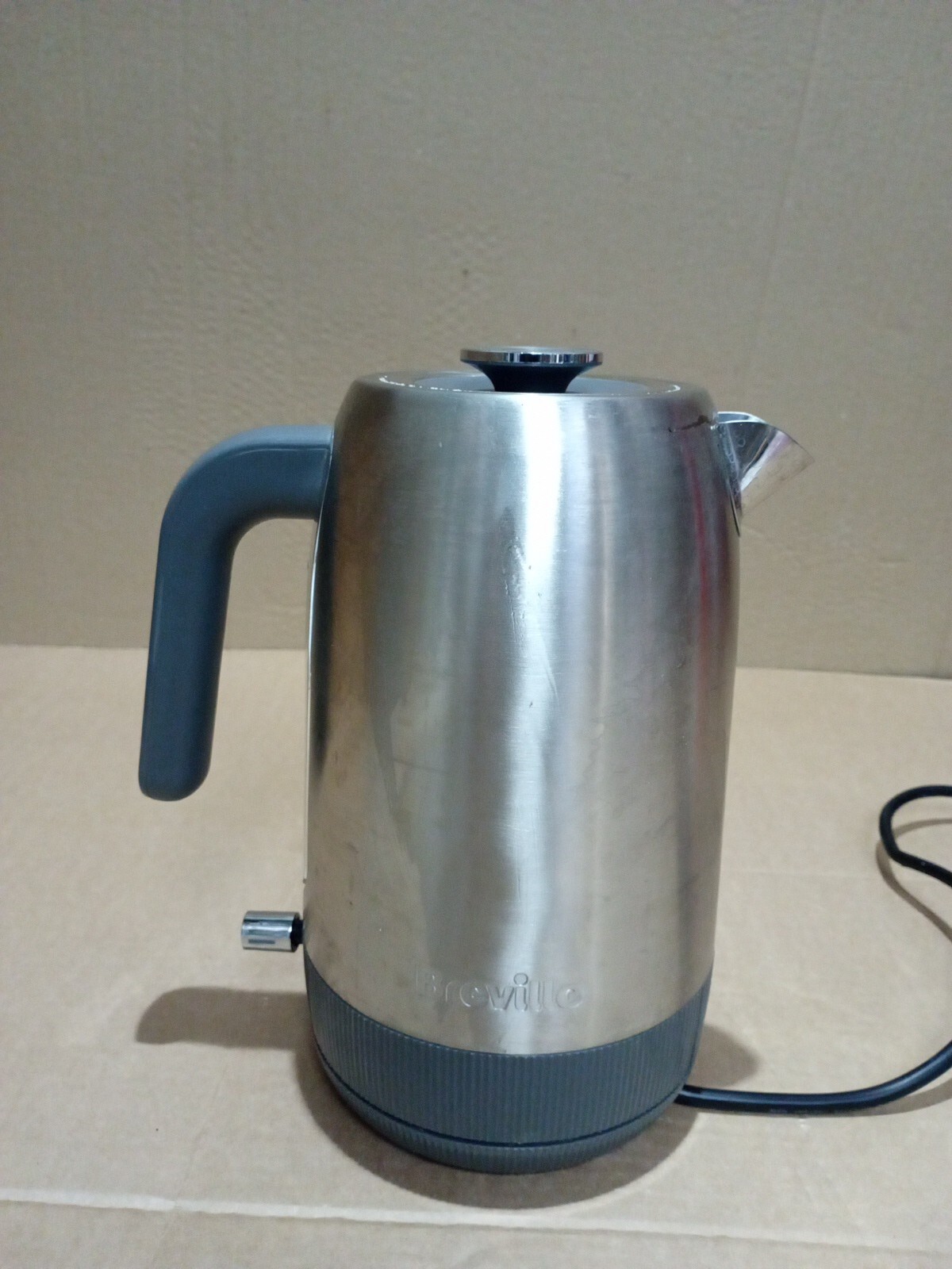 Breville VKT192 EDGE Cordless Electric Illuminating Kettle 1.7L Used
