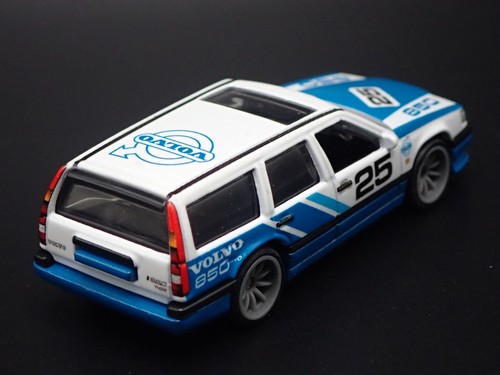 1993-1997 VOLVO 850 ESTATE STATION WAGON 1:64 SCALE DIORAMA DIECAST MODEL CAR - Picture 8 of 8